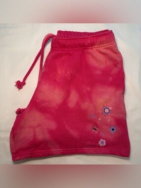 pink tie dye lounge shorts with cute floral detail 🌸💗